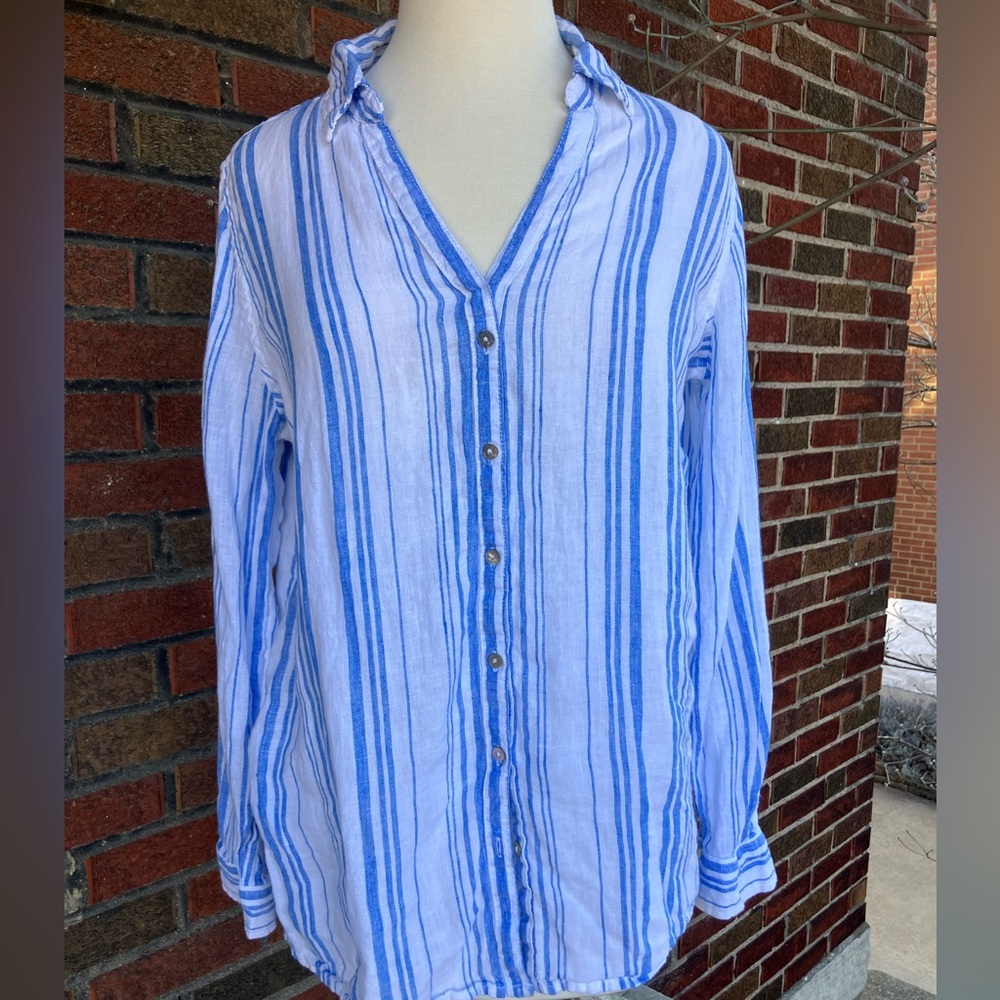 Jones and Co Women’s Linen Button Down (Sz M)